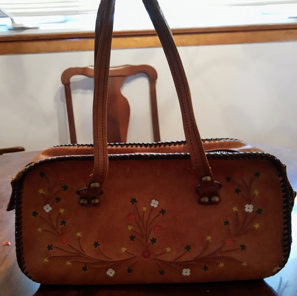 Vintage 70s leather handbag with flowers